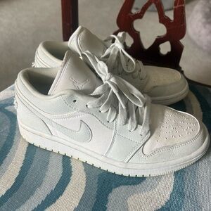 Nike Air Jordan 1 Low in Spruce Aura women’s size 7